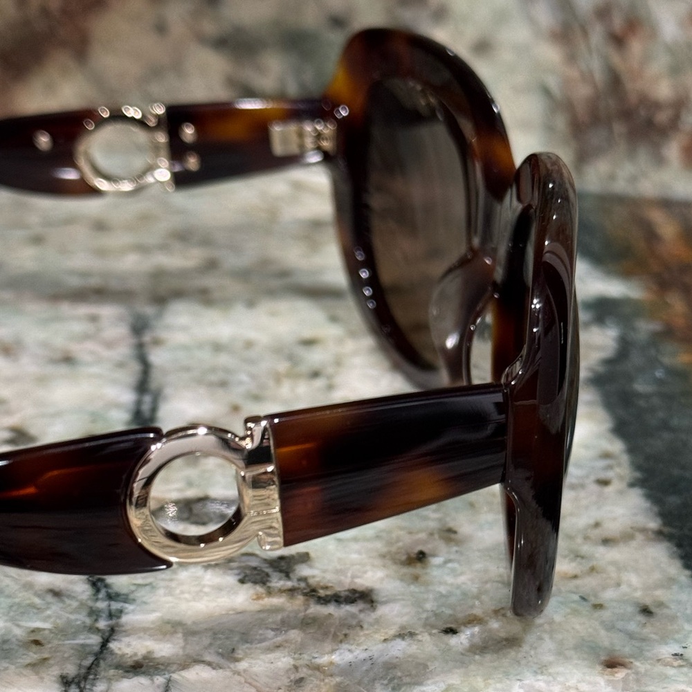 SALVATORE FERRAGAMO NWT Tortoise Cat-eye Sunglasses Authentic Gancini! - Picture 16 of 16